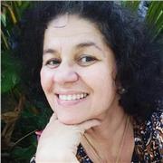 Graduada em Letras, licenciatura Plena, Português e inglês